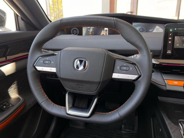 Changan UNI-V I с пробегом 2024 года, цена 2 520 000 рублей, 15498 км, лифтбек, Автокод Объявления