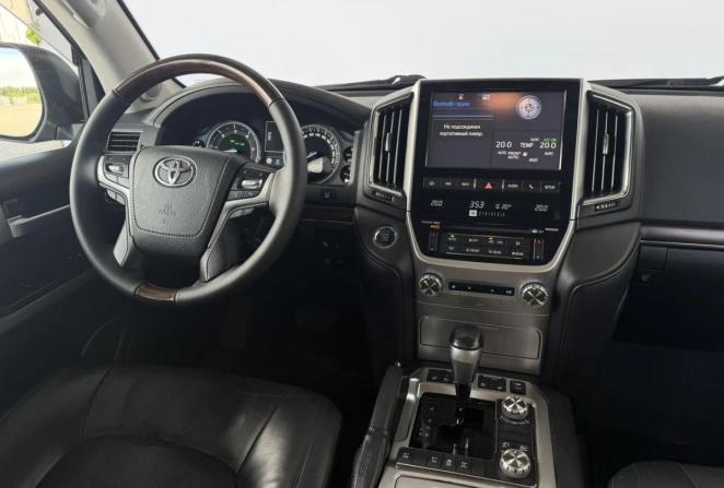 Toyota Land Cruiser 200 Series Рестайлинг 2 с пробегом 2015 года, цена 5 717 000 рублей, 140586 км, внедорожник, Автокод Объявления