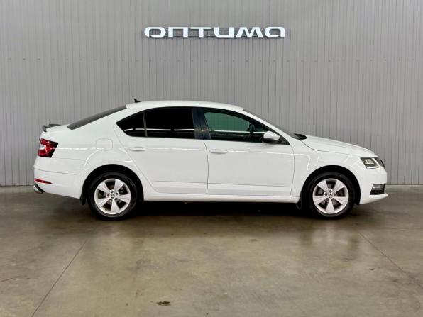 Skoda Octavia III (A7) Рестайлинг с пробегом 2017 года, цена 1 697 000 рублей, 209372 км, лифтбек, Автокод Объявления