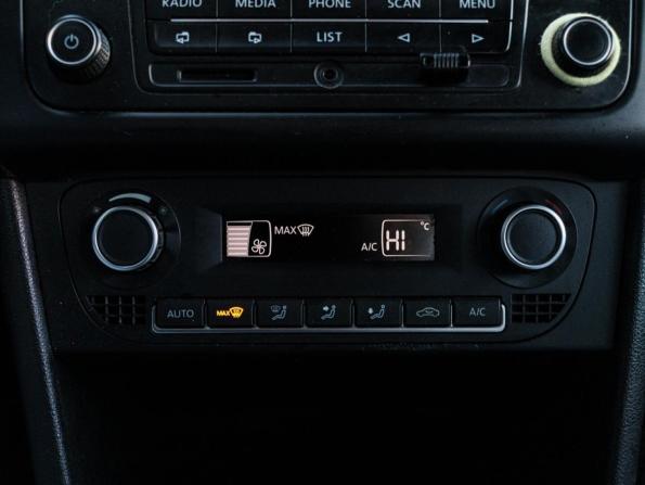Volkswagen Polo V с пробегом 2014 года, цена 700 000 рублей, 214295 км, седан, Автокод Объявления