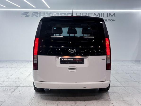 Hyundai Staria I с пробегом 2022 года, цена 5 400 000 рублей, 76867 км, минивэн, Автокод Объявления