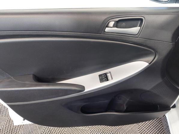 Hyundai Solaris I Рестайлинг с пробегом 2015 года, цена 780 000 рублей, 150000 км, седан, Автокод Объявления