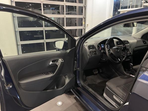 Volkswagen Polo V Рестайлинг с пробегом 2017 года, цена 1 263 000 рублей, 130703 км, седан, Автокод Объявления