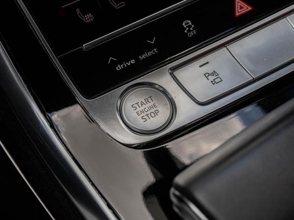 Audi Q8 I (4M) с пробегом 2019 года, цена 7 060 000 рублей, 93384 км, внедорожник, Автокод Объявления