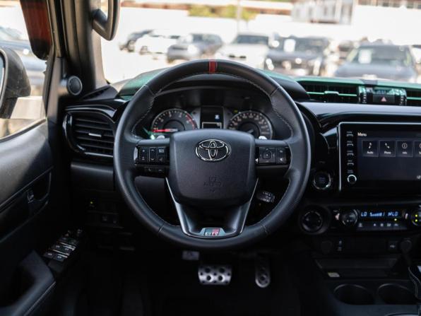 Toyota Hilux VIII Рестайлинг 2 с пробегом 2024 года, цена 7 725 000 рублей, 8365 км, offers.body_type.unknown, Автокод Объявления