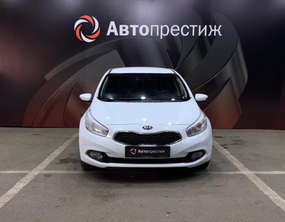 Kia Ceed II с пробегом 2013 года, цена 1 130 000 рублей, 170065 км, хэтчбек, Автокод Объявления