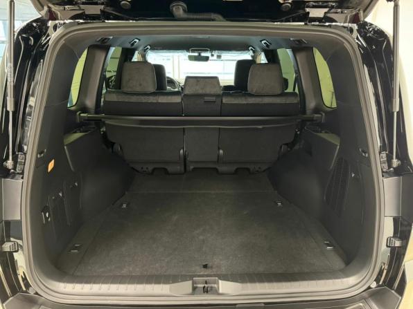 Toyota Land Cruiser 300 Series с пробегом 2021 года, цена 12 500 000 рублей, 10 км, внедорожник, Автокод Объявления