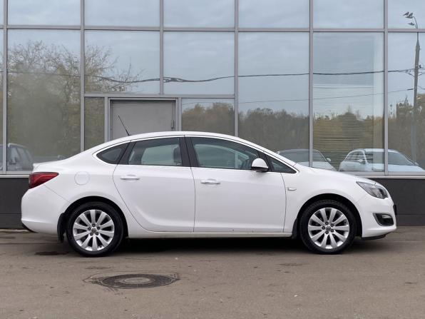 Opel Astra J Рестайлинг с пробегом 2013 года, цена 899 000 рублей, 144330 км, седан, Автокод Объявления
