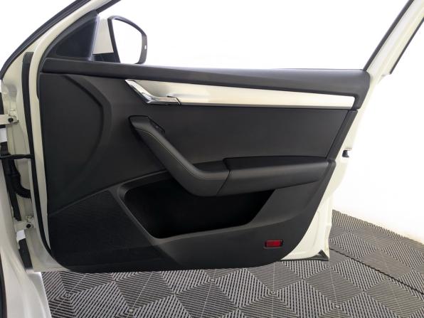 Skoda Octavia III (A7) Рестайлинг с пробегом 2020 года, цена 1 695 000 рублей, 130091 км, лифтбек, Автокод Объявления