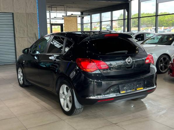 Opel Astra J Рестайлинг с пробегом 2014 года, цена 1 090 000 рублей, 115299 км, хэтчбек, Автокод Объявления