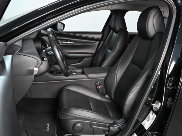 Mazda 3 IV (BP) с пробегом 2019 года, цена 2 399 000 рублей, 65068 км, седан, Автокод Объявления