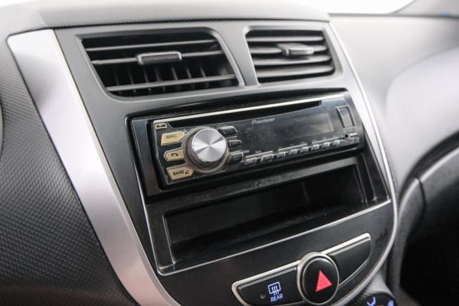 Hyundai Solaris I Рестайлинг с пробегом 2014 года, цена 679 000 рублей, 300000 км, седан, Автокод Объявления