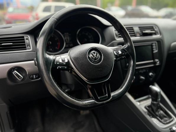 Volkswagen Jetta VI Рестайлинг с пробегом 2017 года, цена 990 000 рублей, 240407 км, седан, Автокод Объявления