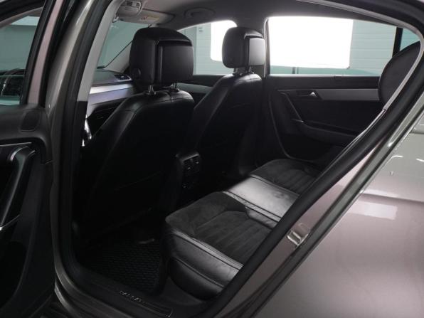 Volkswagen Passat B7 с пробегом 2011 года, цена 1 113 000 рублей, 300661 км, седан, Автокод Объявления