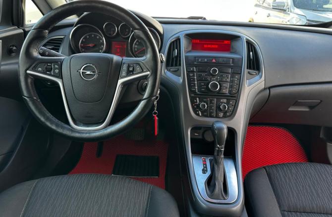 Opel Astra J Рестайлинг с пробегом 2013 года, цена 880 000 рублей, 86500 км, хэтчбек, Автокод Объявления