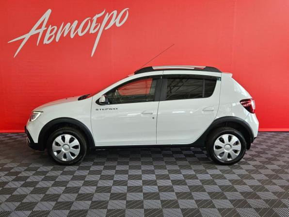 Renault Sandero II Рестайлинг с пробегом 2021 года, цена 1 345 000 рублей, 89654 км, хэтчбек, Автокод Объявления