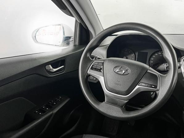 Hyundai Solaris II с пробегом 2019 года, цена 947 000 рублей, 170474 км, седан, Автокод Объявления