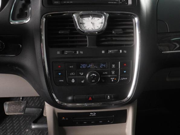 Chrysler Voyager V Рестайлинг с пробегом 2014 года, цена 1 885 000 рублей, 225167 км, минивэн, Автокод Объявления