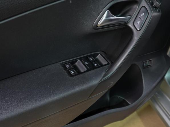 Volkswagen Polo V Рестайлинг с пробегом 2017 года, цена 1 299 000 рублей, 149170 км, седан, Автокод Объявления
