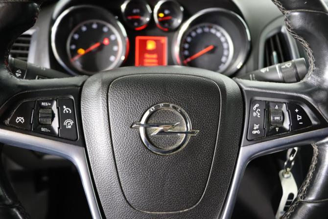 Opel Astra J Рестайлинг с пробегом 2014 года, цена 629 990 рублей, 184666 км, седан, Автокод Объявления
