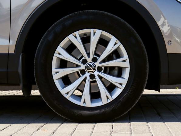 Volkswagen Tiguan II Рестайлинг с пробегом 2021 года, цена 2 749 000 рублей, 73371 км, внедорожник, Автокод Объявления