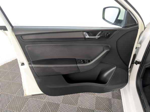 Skoda Rapid II с пробегом 2021 года, цена 1 715 000 рублей, 69993 км, лифтбек, Автокод Объявления
