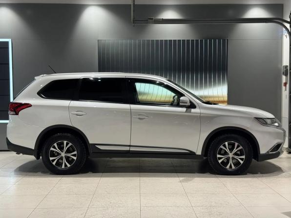 Mitsubishi Outlander III Рестайлинг 2 с пробегом 2016 года, цена 1 845 000 рублей, 128086 км, внедорожник, Автокод Объявления