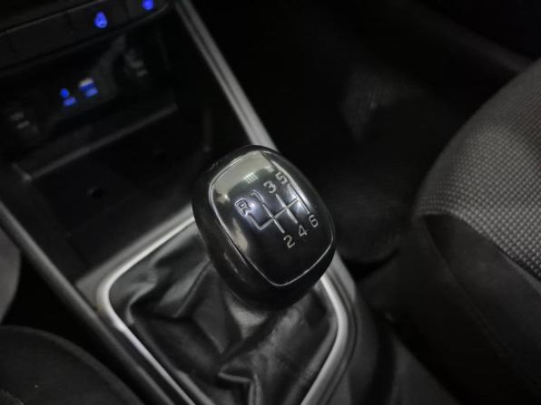 Hyundai Solaris II с пробегом 2017 года, цена 820 000 рублей, 242018 км, седан, Автокод Объявления