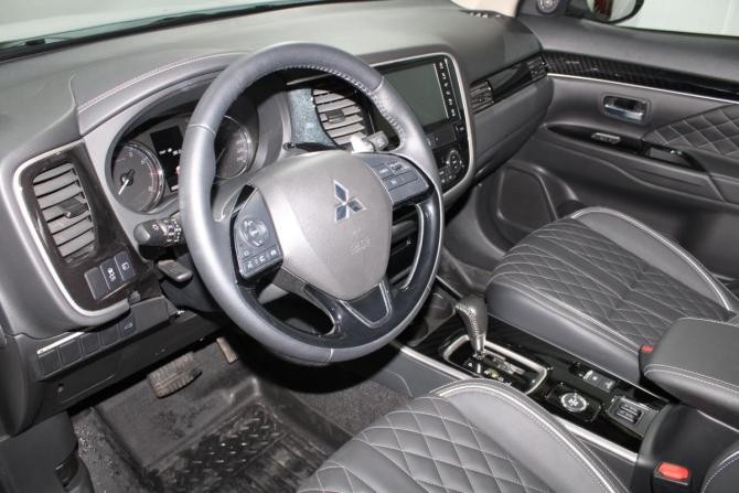 Mitsubishi Outlander III Рестайлинг 3 с пробегом 2022 года, цена 3 700 000 рублей, 305 км, внедорожник, Автокод Объявления