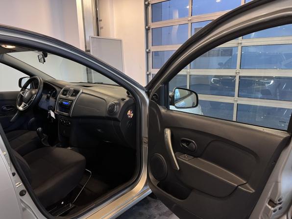 Renault Logan II Рестайлинг с пробегом 2018 года, цена 928 000 рублей, 160915 км, седан, Автокод Объявления