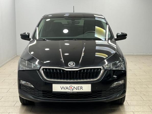Skoda Rapid II с пробегом 2021 года, цена 1 845 000 рублей, 51572 км, лифтбек, Автокод Объявления