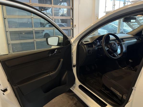 Skoda Rapid I с пробегом 2014 года, цена 597 000 рублей, 317295 км, лифтбек, Автокод Объявления