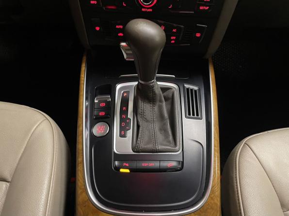 Audi Q5 I (8R) с пробегом 2009 года, цена 1 310 000 рублей, 211942 км, внедорожник, Автокод Объявления