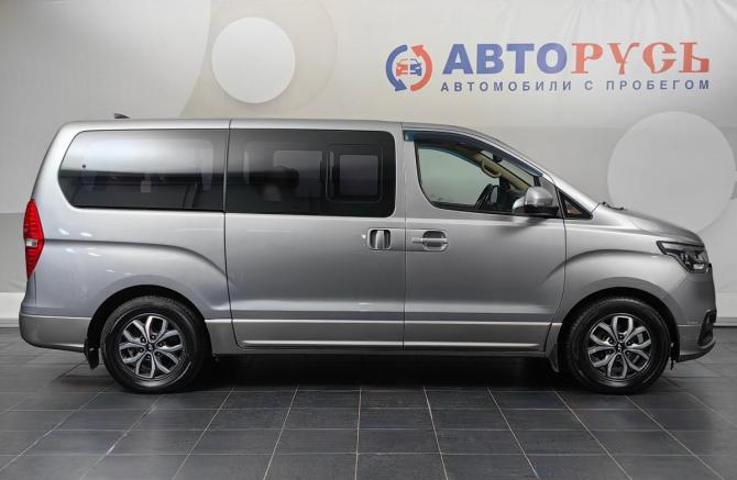 Hyundai H-1 II Рестайлинг 2 с пробегом 2018 года, цена 2 555 000 рублей, 207886 км, минивэн, Автокод Объявления