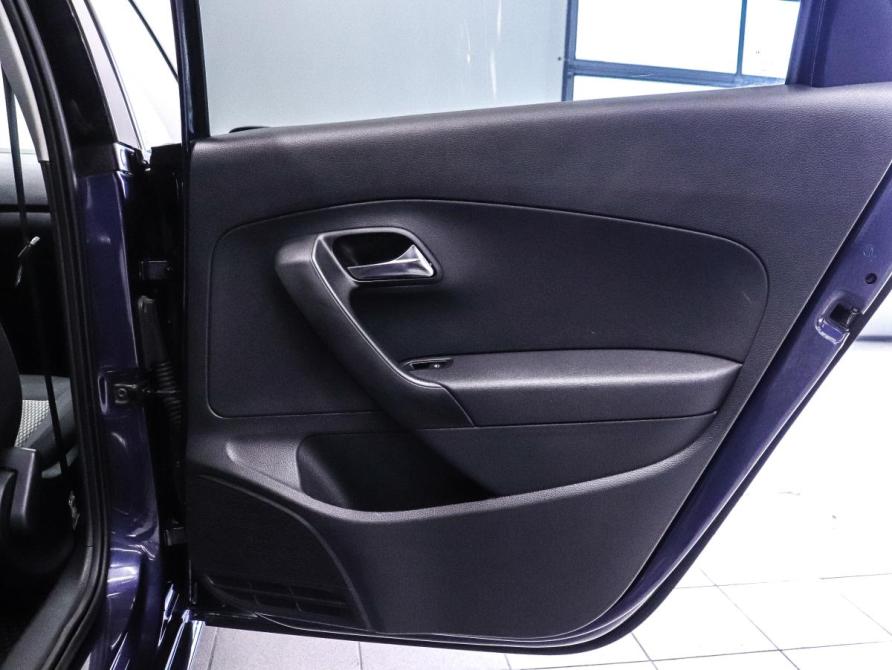 Volkswagen Polo V Красноярск  - изображение 23