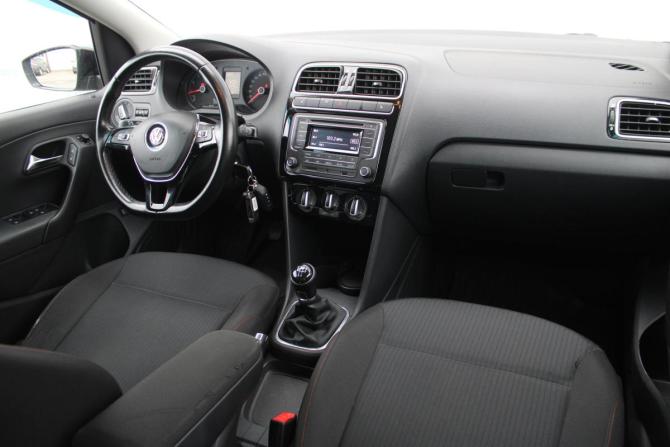 Volkswagen Polo V Рестайлинг с пробегом 2017 года, цена 1 020 000 рублей, 138000 км, седан, Автокод Объявления