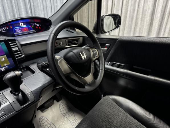 Honda Freed I Рестайлинг с пробегом 2012 года, цена 1 270 000 рублей, 207009 км, компактвэн, Автокод Объявления