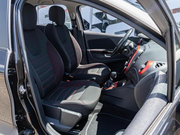 Renault Kaptur I с пробегом 2018 года, цена 1 380 000 рублей, 97263 км, внедорожник, Автокод Объявления