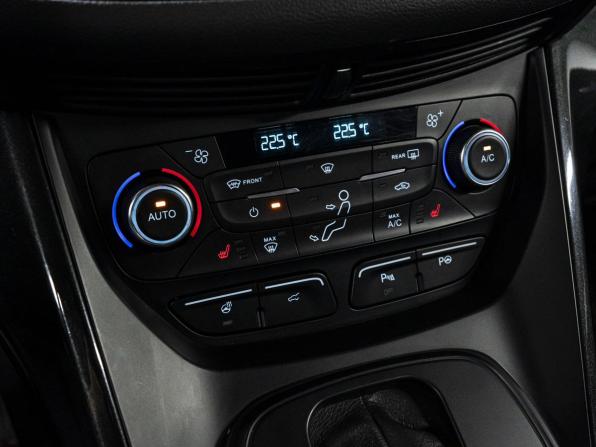 Ford Kuga II Рестайлинг с пробегом 2018 года, цена 1 579 000 рублей, 164216 км, внедорожник, Автокод Объявления