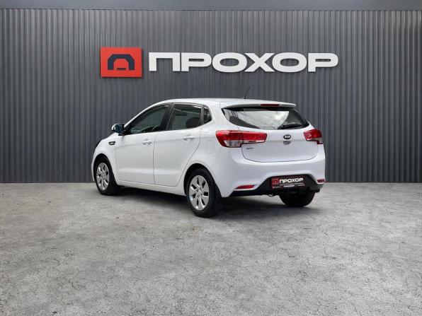Kia Rio III Рестайлинг с пробегом 2016 года, цена 1 197 000 рублей, 51436 км, хэтчбек, Автокод Объявления