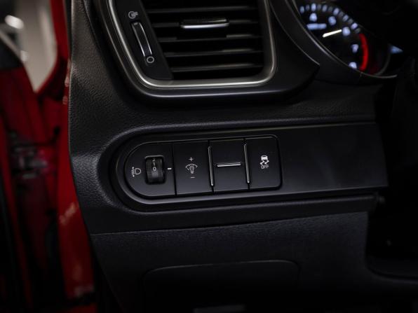 Kia Ceed III с пробегом 2019 года, цена 1 755 000 рублей, 57082 км, универсал, Автокод Объявления