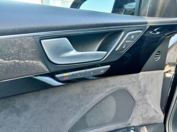 Audi A8 III (D4) Рестайлинг с пробегом 2015 года, цена 1 990 000 рублей, 304700 км, седан, Автокод Объявления
