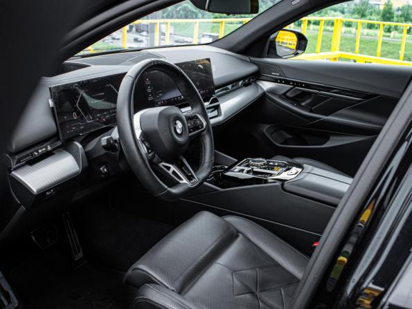 BMW 5 серии VIII (G60/G61/G68) с пробегом 2023 года, цена 7 300 000 рублей, 8902 км, седан, Автокод Объявления