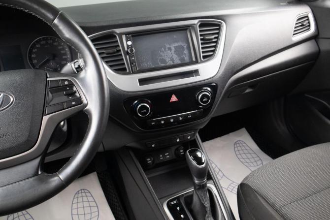 Hyundai Solaris II с пробегом 2018 года, цена 1 339 000 рублей, 109200 км, седан, Автокод Объявления