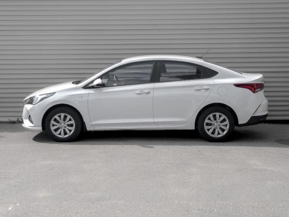 Hyundai Solaris II Рестайлинг с пробегом 2022 года, цена 1 650 000 рублей, 76792 км, седан, Автокод Объявления