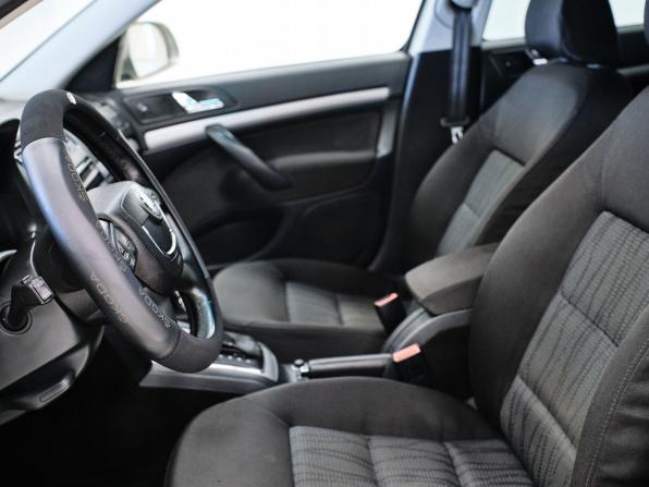 Skoda Octavia II (A5) Рестайлинг с пробегом 2012 года, цена 635 000 рублей, 190532 км, лифтбек, Автокод Объявления