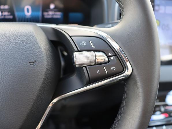 Skoda Karoq I Рестайлинг с пробегом 2024 года, цена 2 780 000 рублей, 3689 км, внедорожник, Автокод Объявления