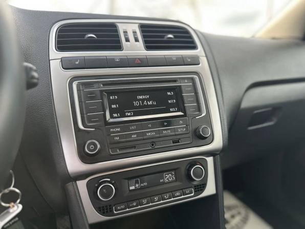Volkswagen Polo V Рестайлинг с пробегом 2016 года, цена 1 096 500 рублей, 61621 км, седан, Автокод Объявления