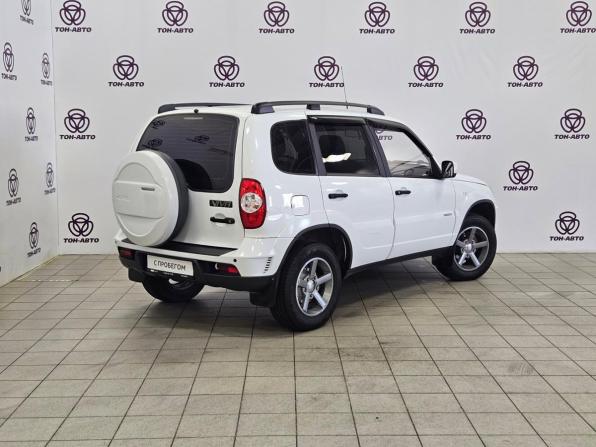 Chevrolet Niva I Рестайлинг с пробегом 2015 года, цена 597 000 рублей, 140000 км, внедорожник, Автокод Объявления