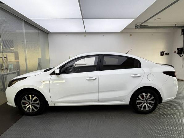Kia Rio IV с пробегом 2018 года, цена 1 055 000 рублей, 176616 км, седан, Автокод Объявления